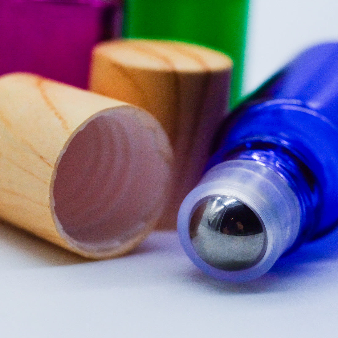 Bottle with roll-on applicator - 5 different colors - 2ml