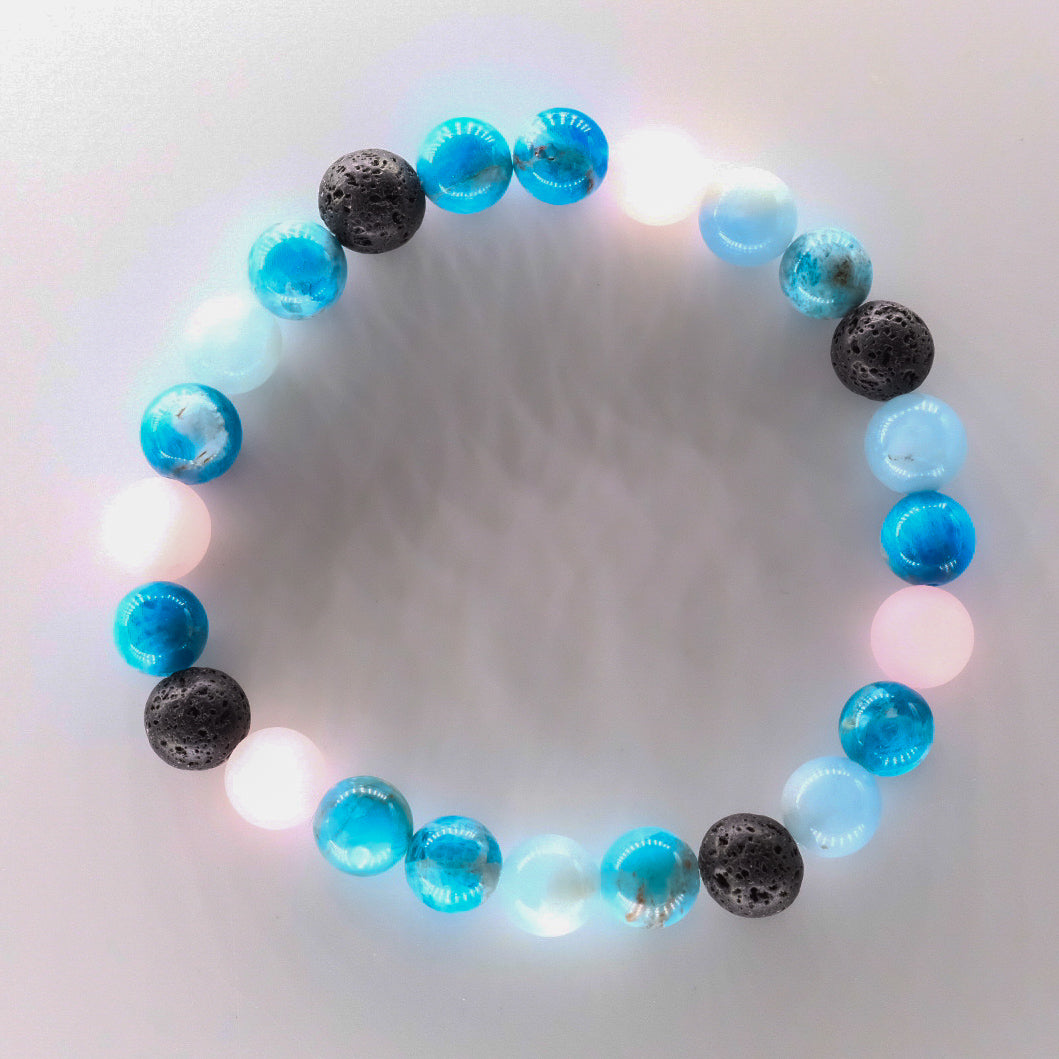 Bracelet diffuseur d'huiles essentielles modèle Coconut, fabriqué artisanalement au Québec avec des pierres naturelles d'aigue-marine, apatite et quartz rose, en vente chez Essanzia.