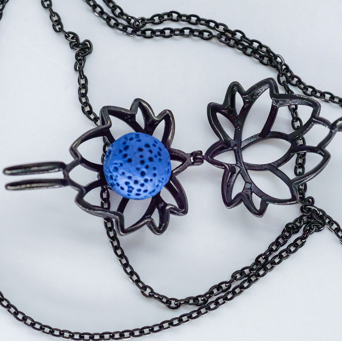Collier d'aromathérapie fleur de lotus en acier inoxydable