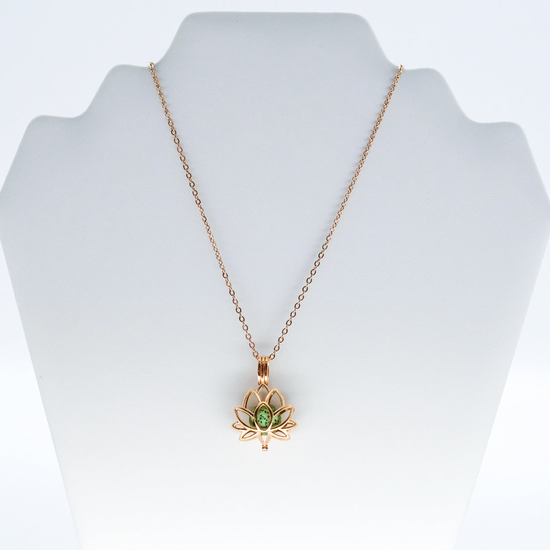 Collier d'aromathérapie fleur de lotus en acier inoxydable
