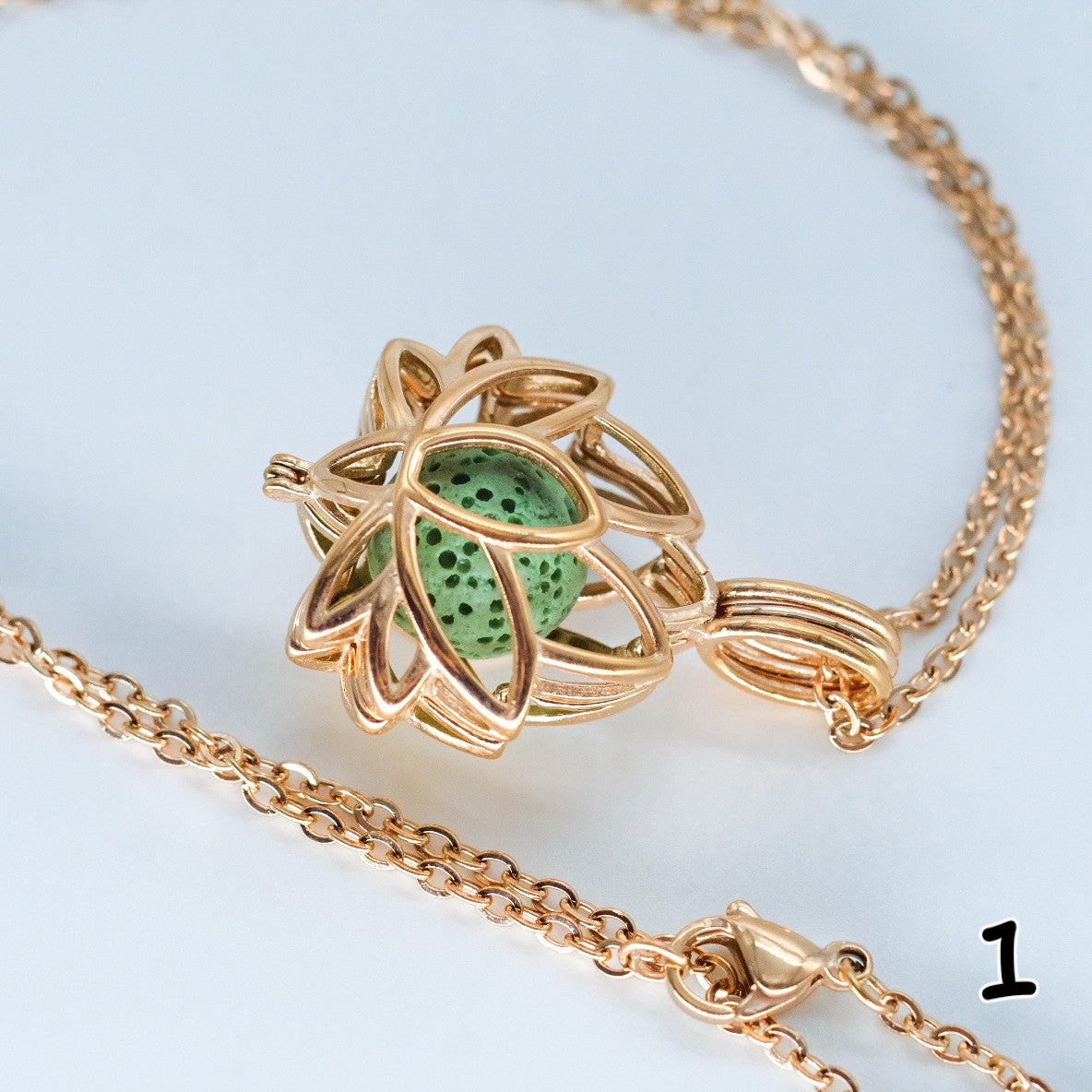 Collier d'aromathérapie fleur de lotus en acier inoxydable