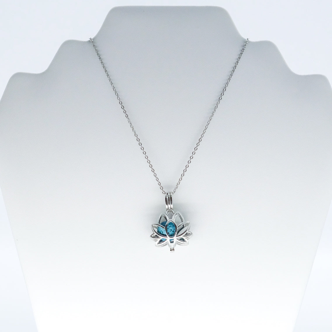 Collier d'aromathérapie fleur de lotus en acier inoxydable