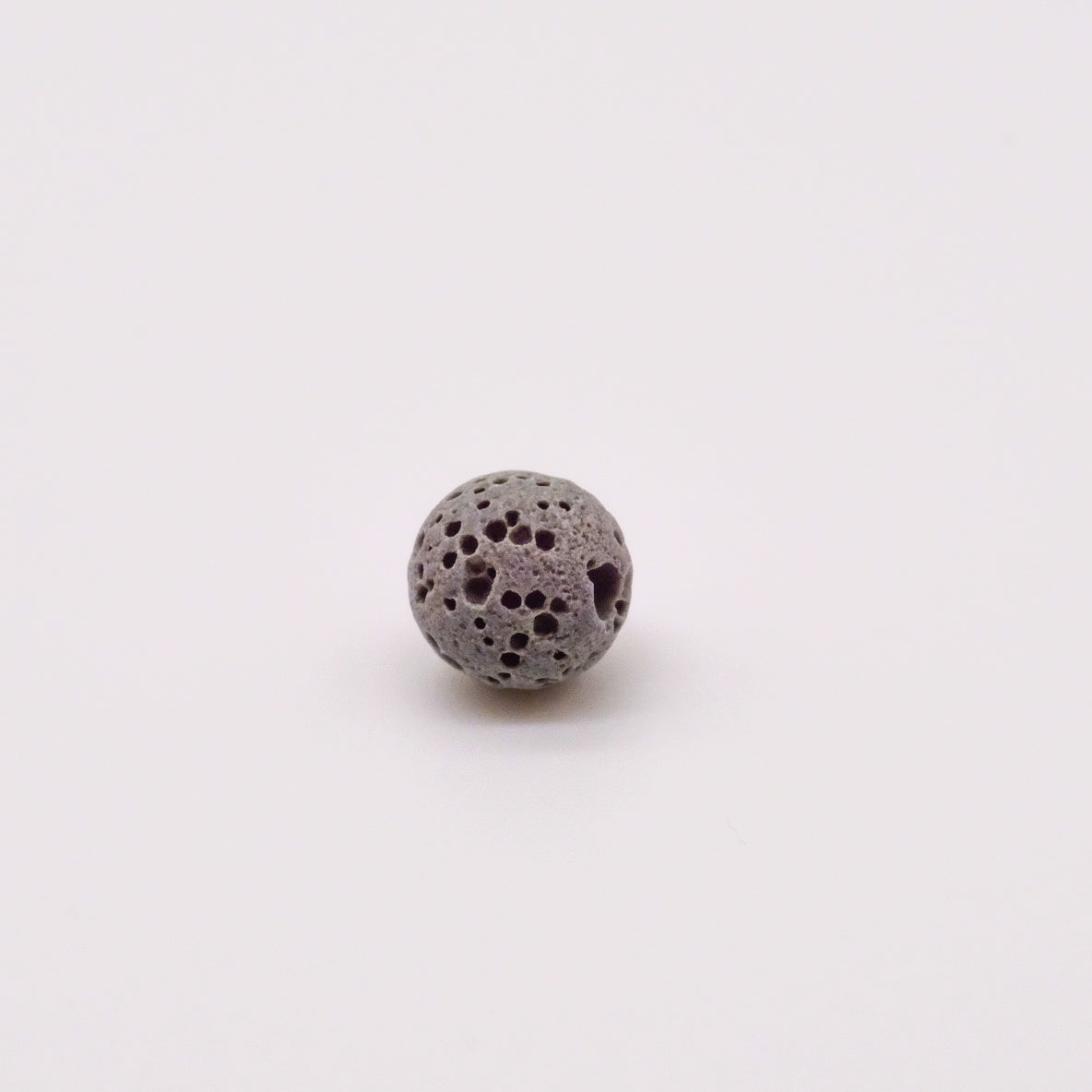 Palette de pierres de lave colorées en 11 nuances différentes, parfaites pour personnaliser et varier l'apparence des colliers diffuseurs d'huiles essentielles.