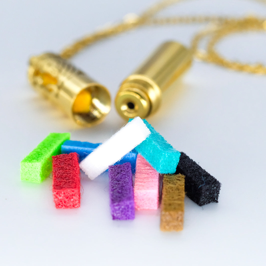 Collier d'aromathérapie cylindrique avec conteneur en acier inoxydable