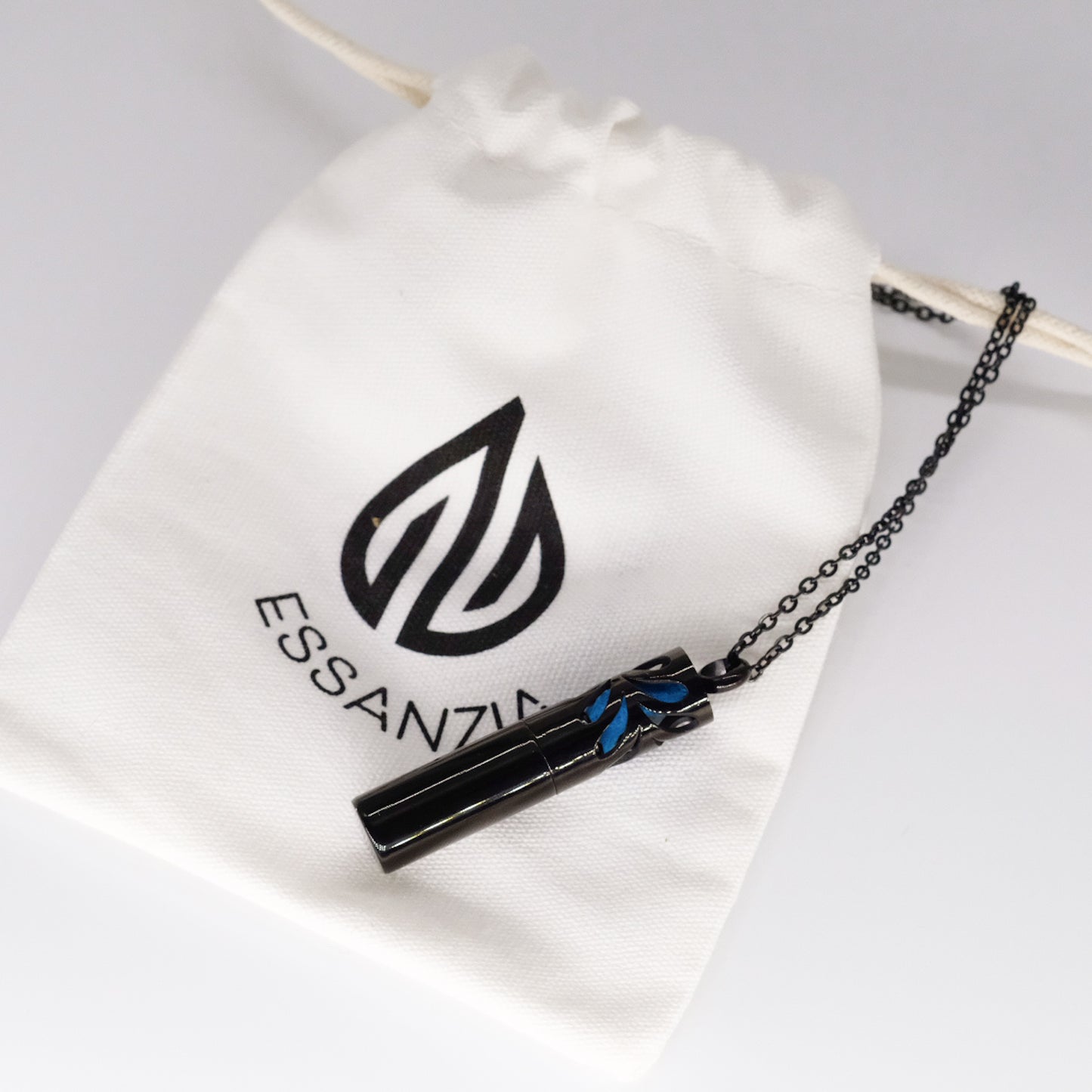 Collier d'aromathérapie cylindrique avec conteneur en acier inoxydable