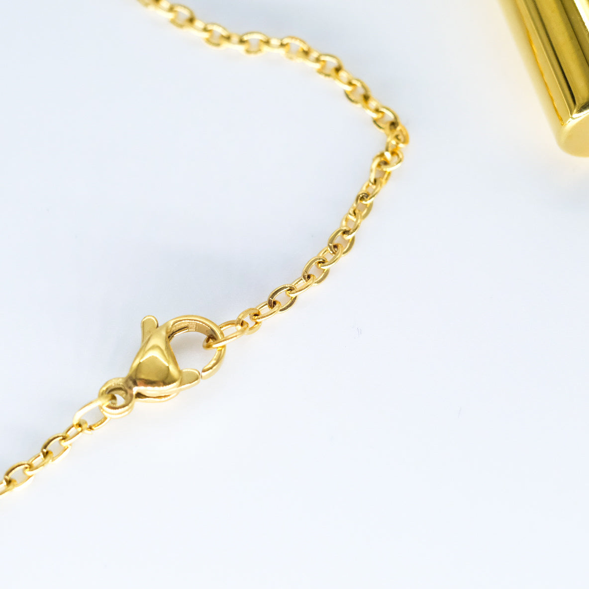 Collier d'aromathérapie cylindrique avec conteneur en acier inoxydable