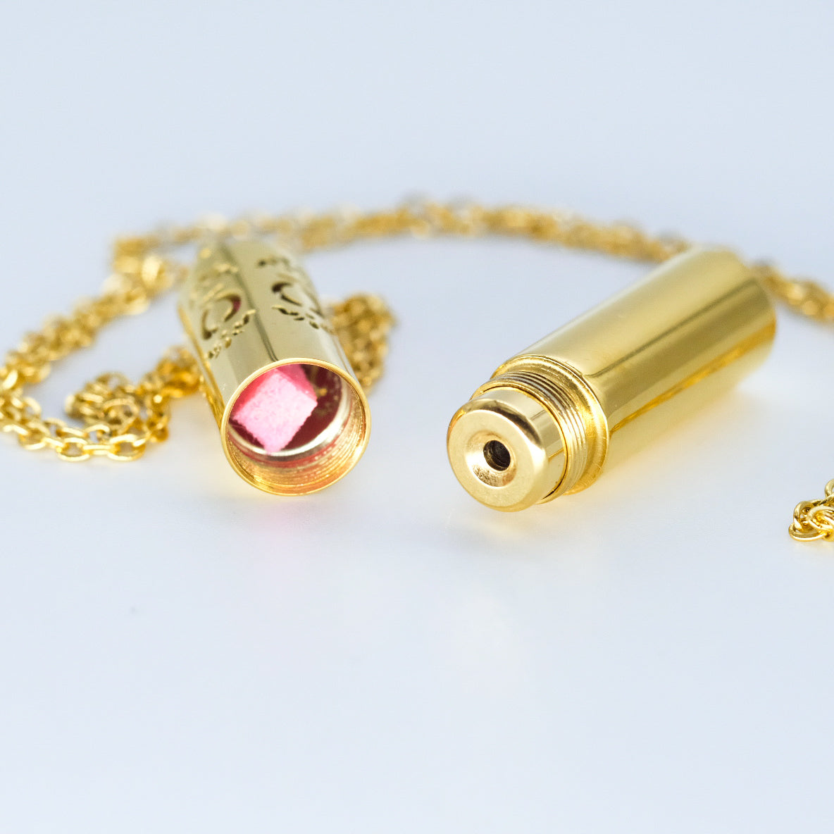 Collier d'aromathérapie cylindrique avec conteneur en acier inoxydable