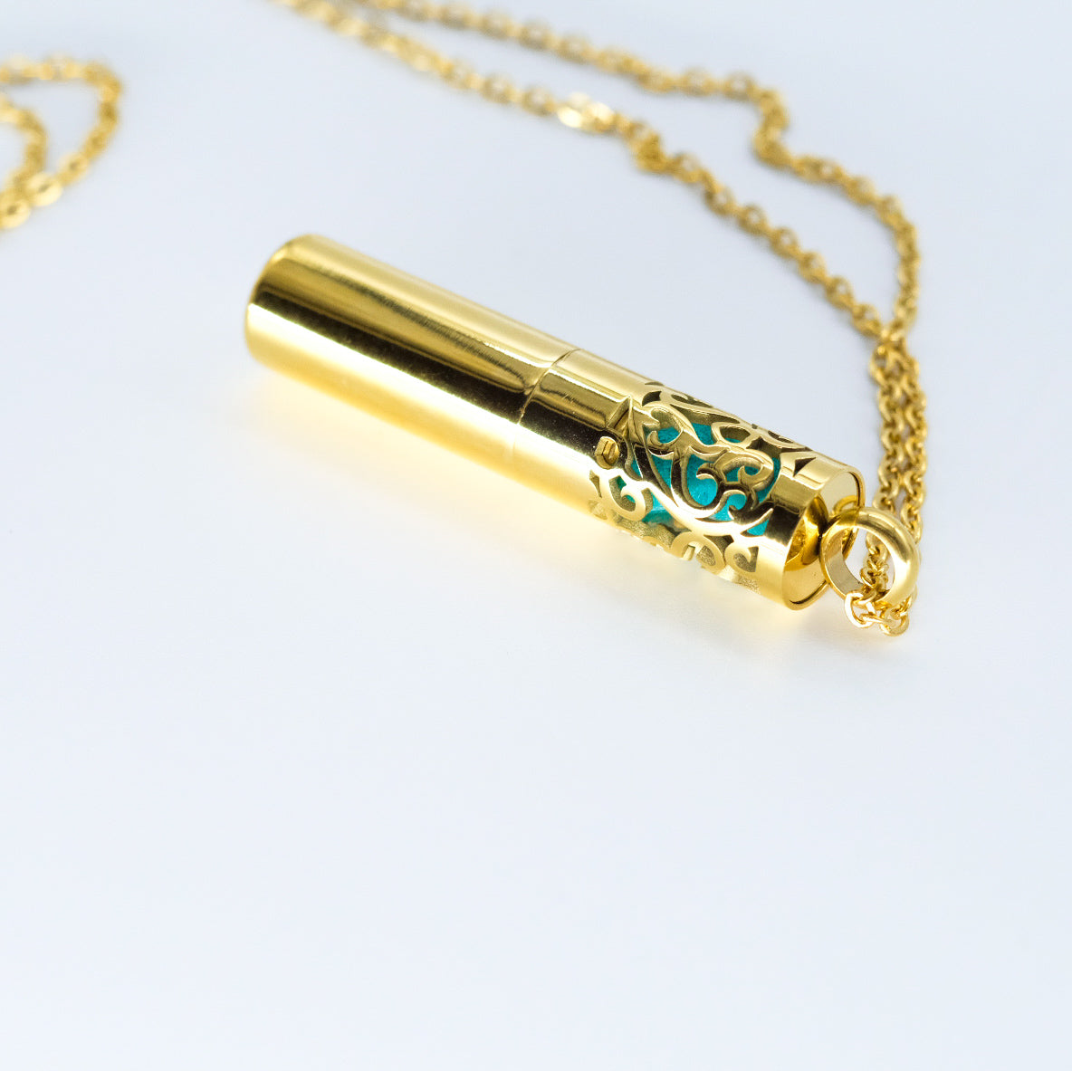 Collier d'aromathérapie cylindrique avec conteneur en acier inoxydable