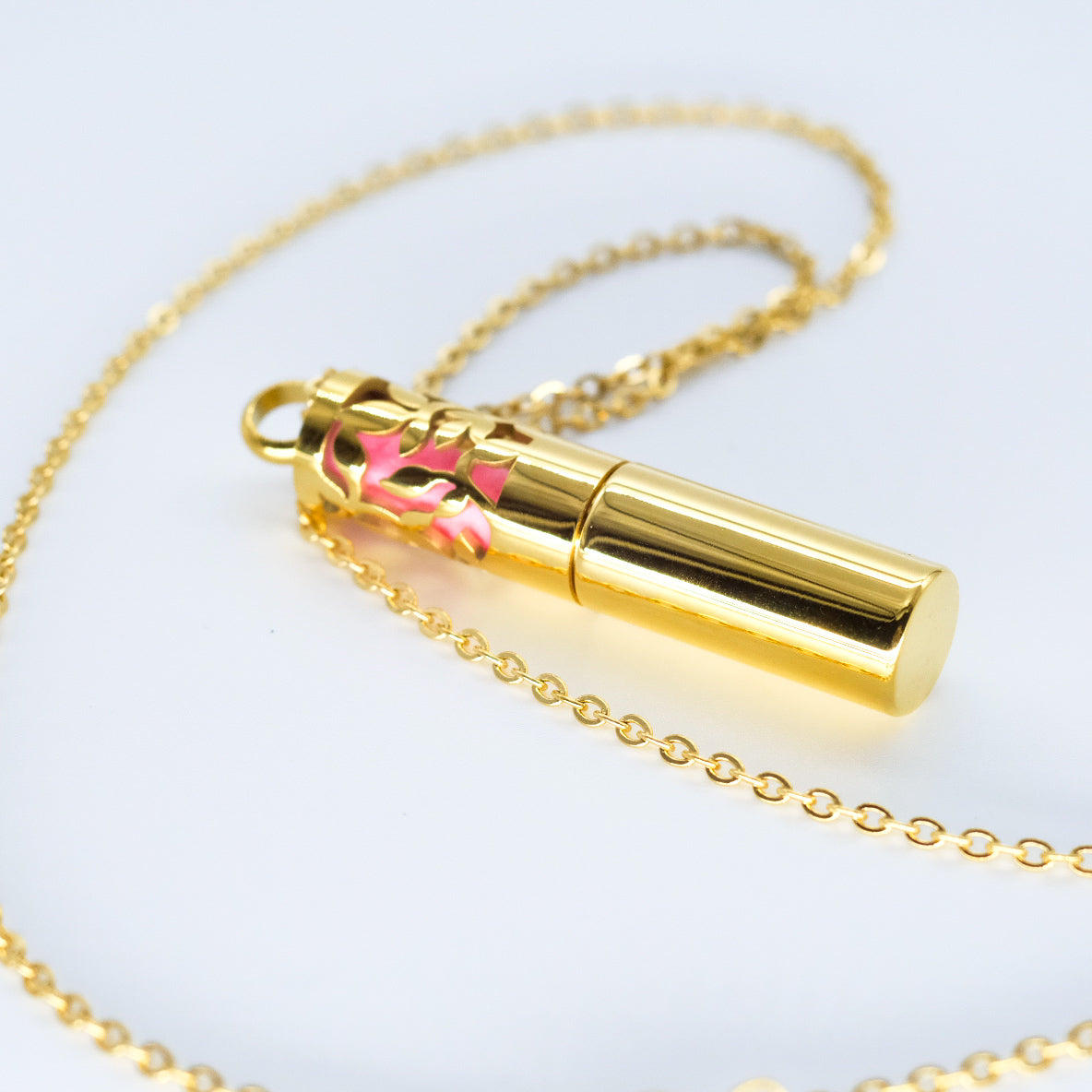 Collier d'aromathérapie cylindrique avec conteneur en acier inoxydable
