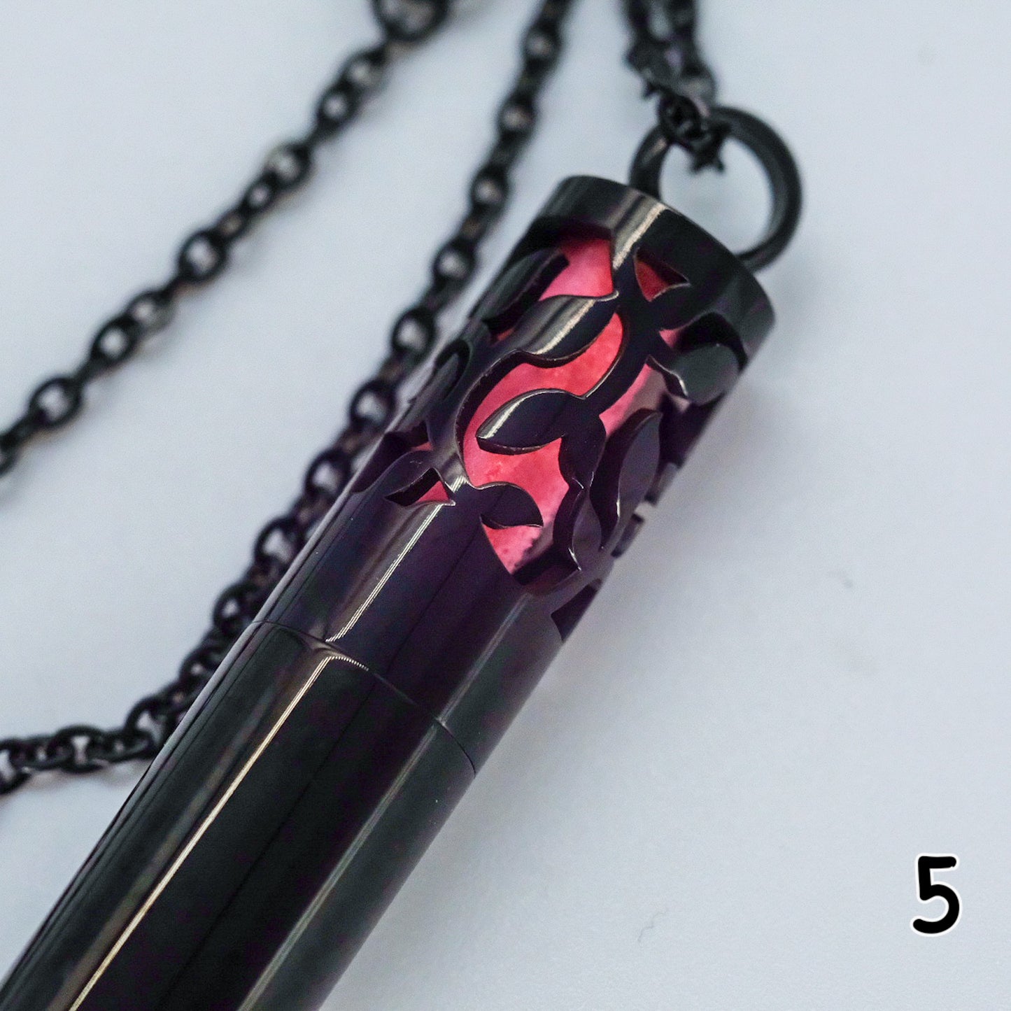 Collier d'aromathérapie cylindrique avec conteneur en acier inoxydable