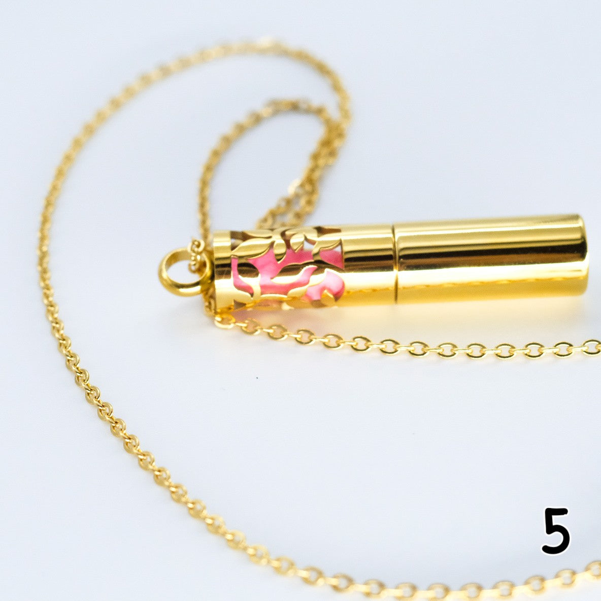 Collier d'aromathérapie cylindrique avec conteneur en acier inoxydable
