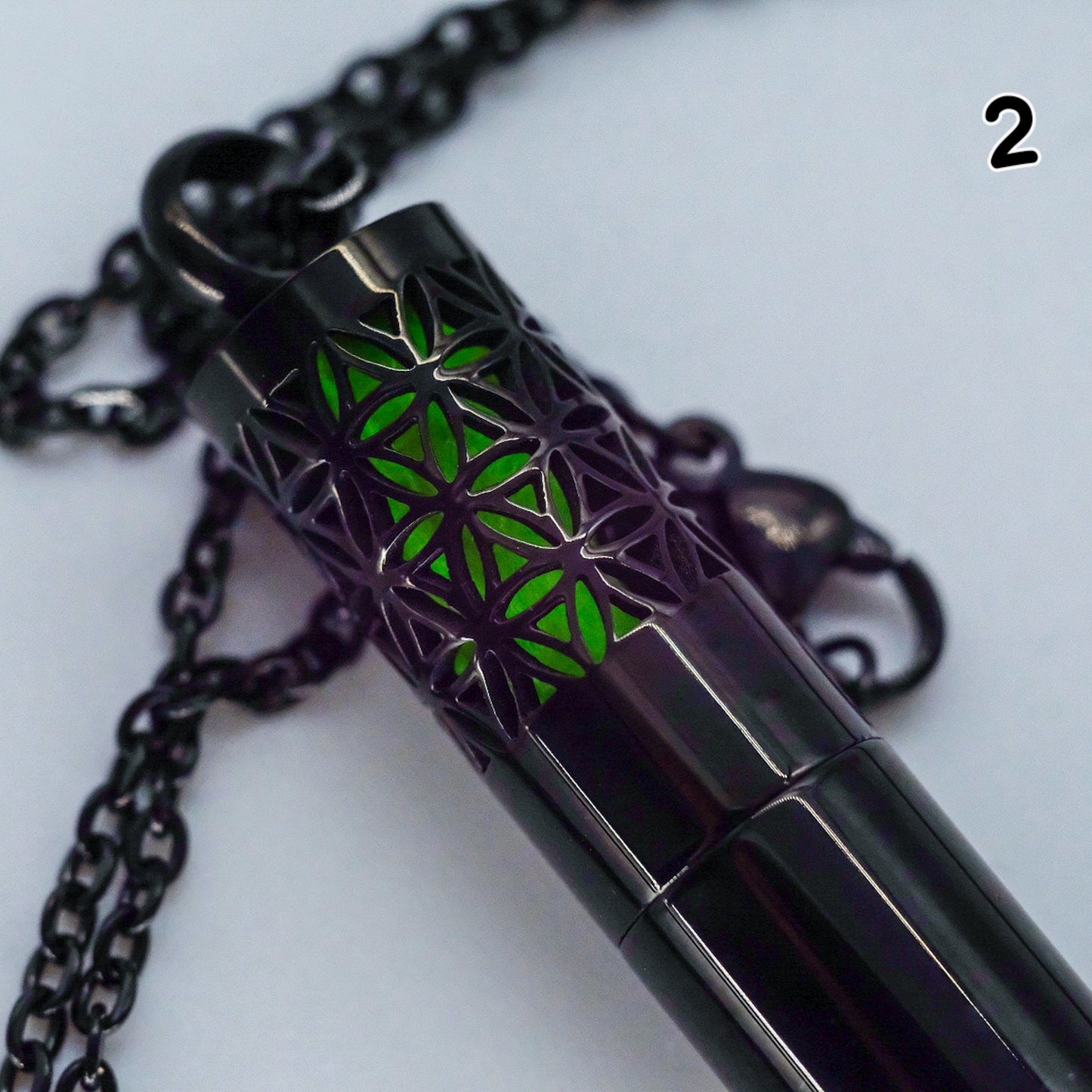 Collier d'aromathérapie cylindrique avec conteneur en acier inoxydable