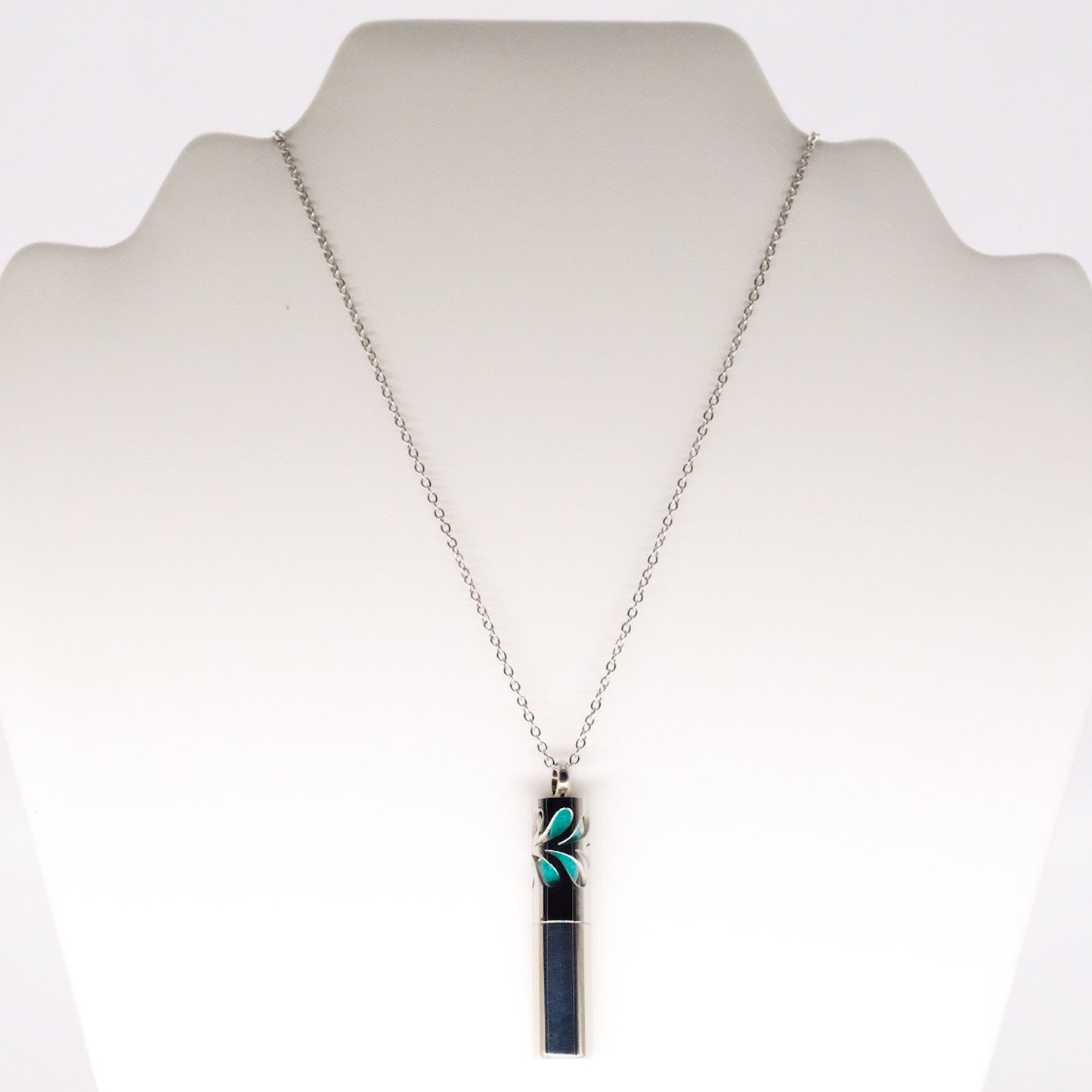 Collier d'aromathérapie cylindrique avec conteneur en acier inoxydable