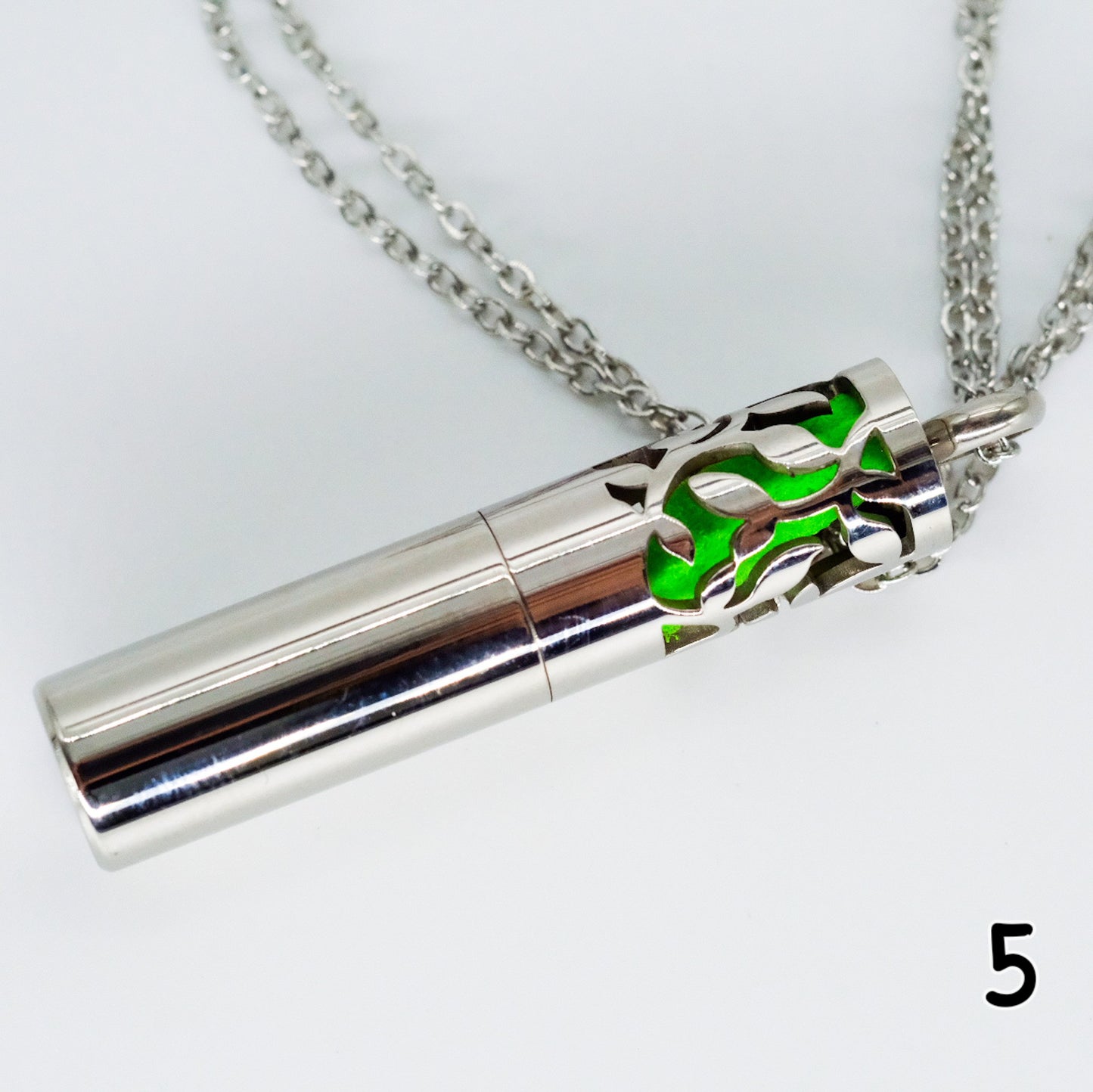Collier d'aromathérapie cylindrique avec conteneur en acier inoxydable