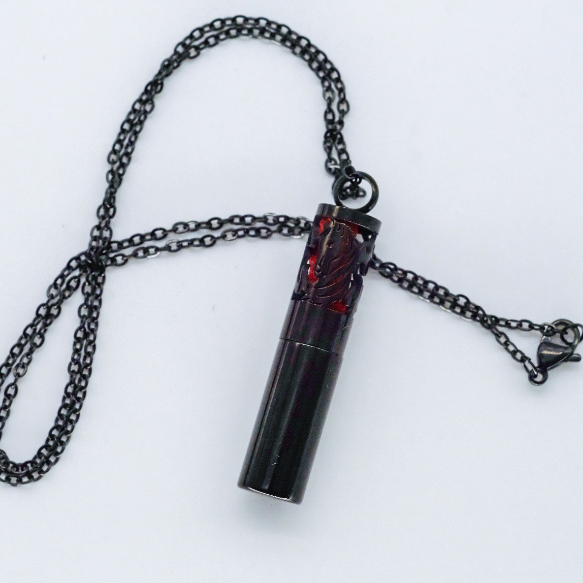 Collier d'aromathérapie cylindrique avec conteneur en acier inoxydable