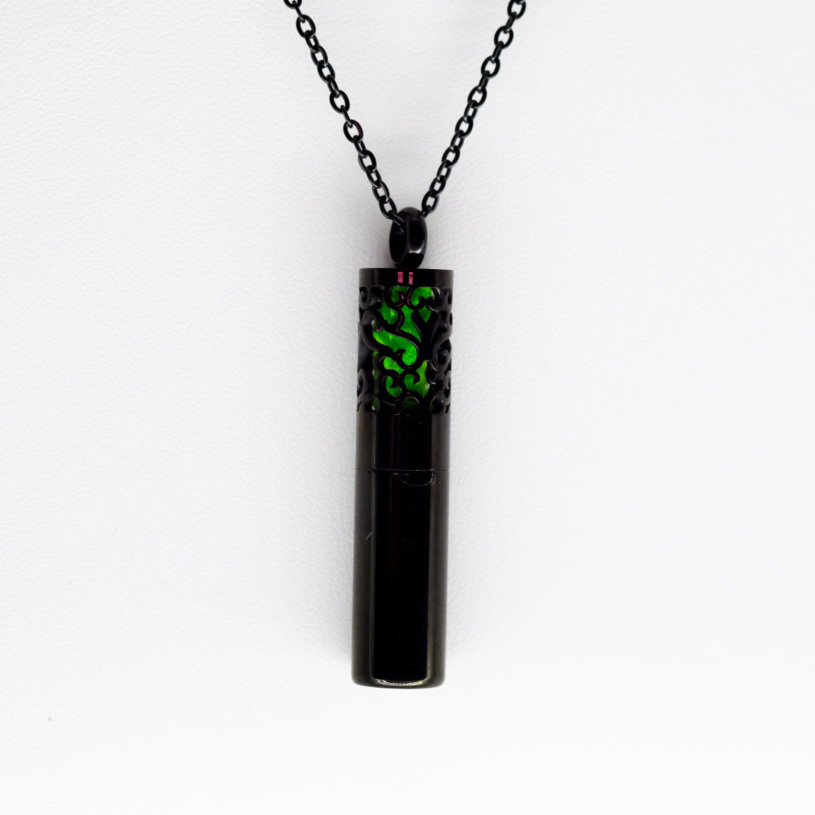 Collier d'aromathérapie cylindrique avec conteneur en acier inoxydable