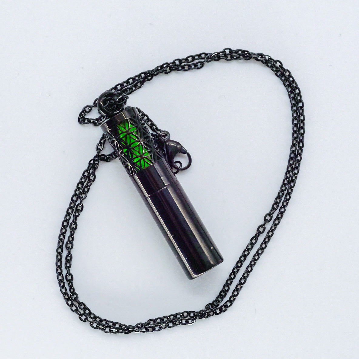 Collier d'aromathérapie cylindrique avec conteneur en acier inoxydable