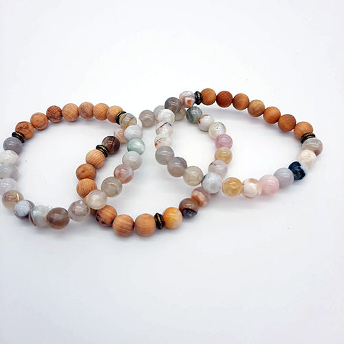 Dimensions du bracelet diffuseur d'huiles essentielles en pierre volcanique et perles de bois, montrant une longueur de 18,5 cm et un design élastique pour un ajustement confortable, accessoire idéal pour les utilisateurs d'huiles essentielles.