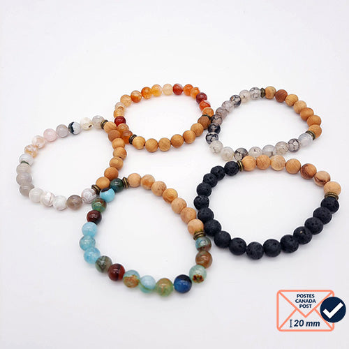 Bracelet diffuseur d'huiles essentielles en pierre volcanique noire et perles de bois, conçu par Essanzia pour une diffusion naturelle des arômes tout au long de la journée.