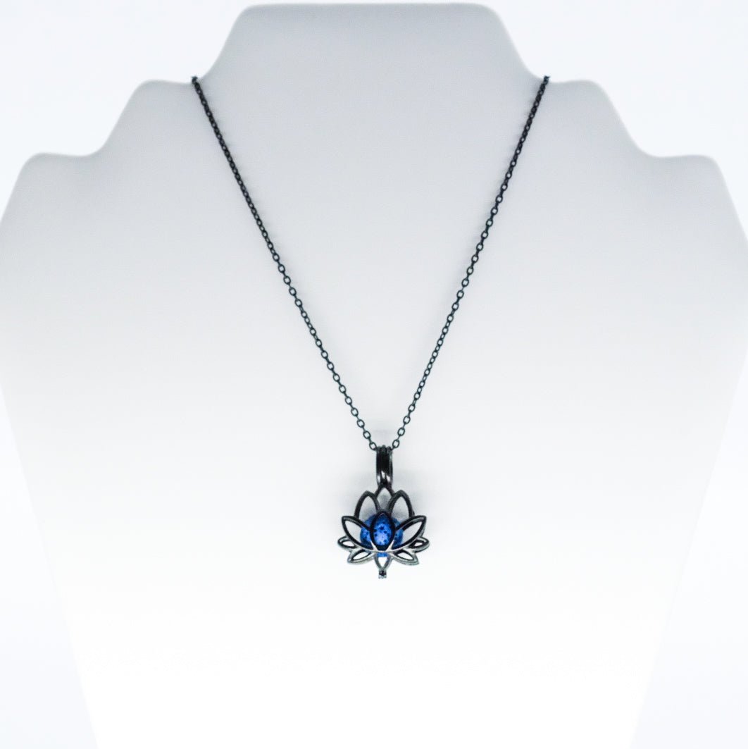 Collier d'aromathérapie fleur de lotus en acier inoxydable