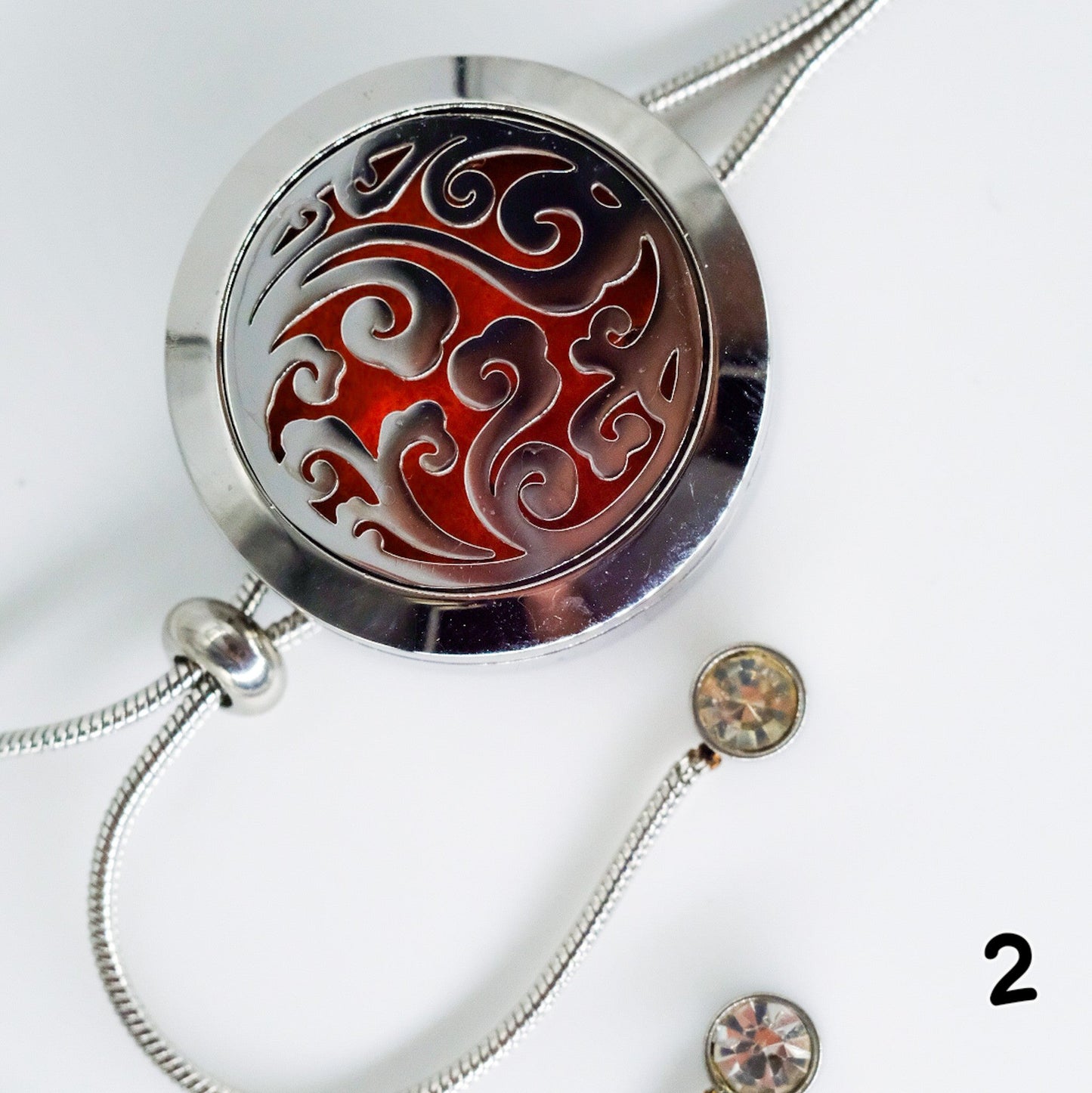 Collier d'aromathérapie rond en acier inoxydable avec une chaîne longue