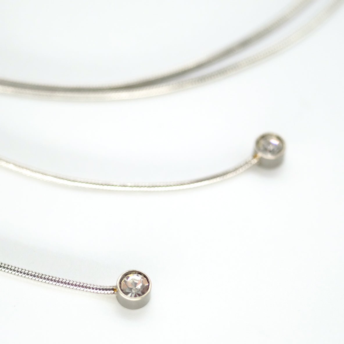 Collier d'aromathérapie rond en acier inoxydable avec une chaîne longue