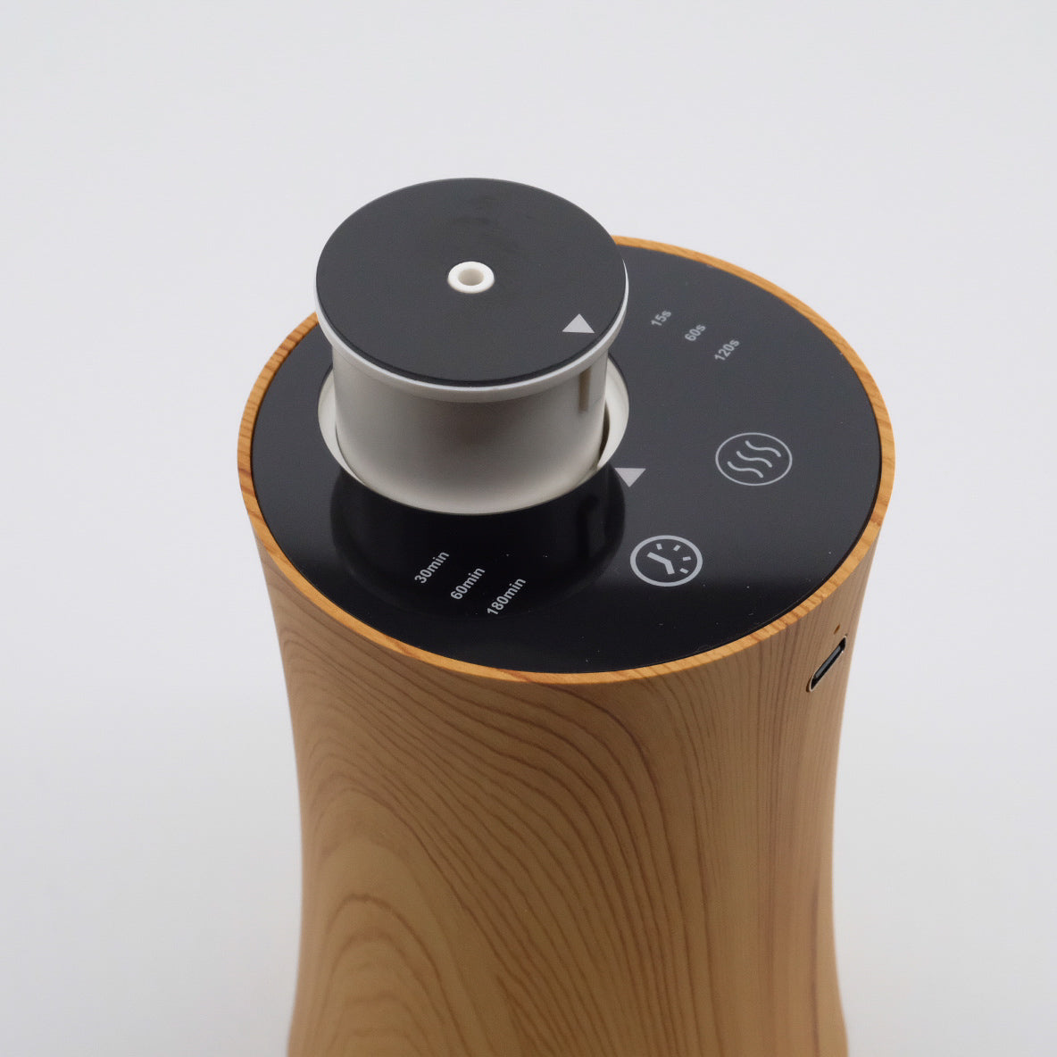 Nébulisateur effet bois avec adaptateur installé, vue du dessus, icônes minuteur 30/60/180 min et cycles 15/60/120.