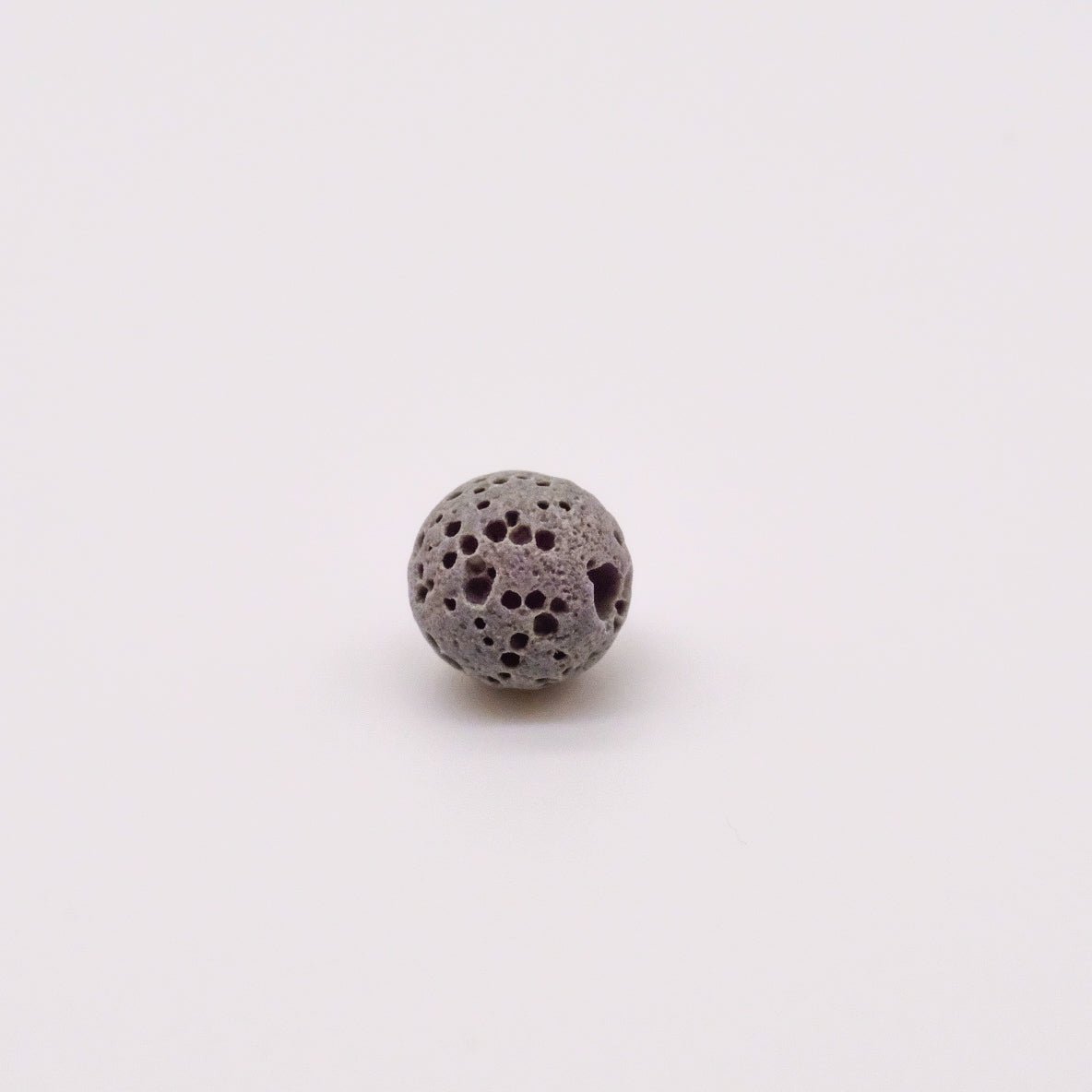 Palette de pierres de lave colorées en 11 nuances différentes, parfaites pour personnaliser et varier l'apparence des colliers diffuseurs d'huiles essentielles.