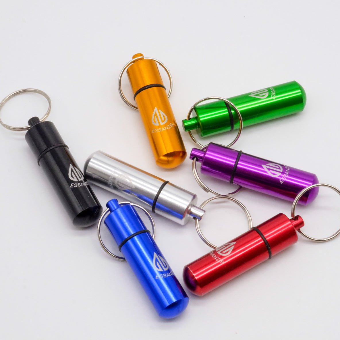 Pilulier de voyage en métal avec porte-clé – Couleurs variées