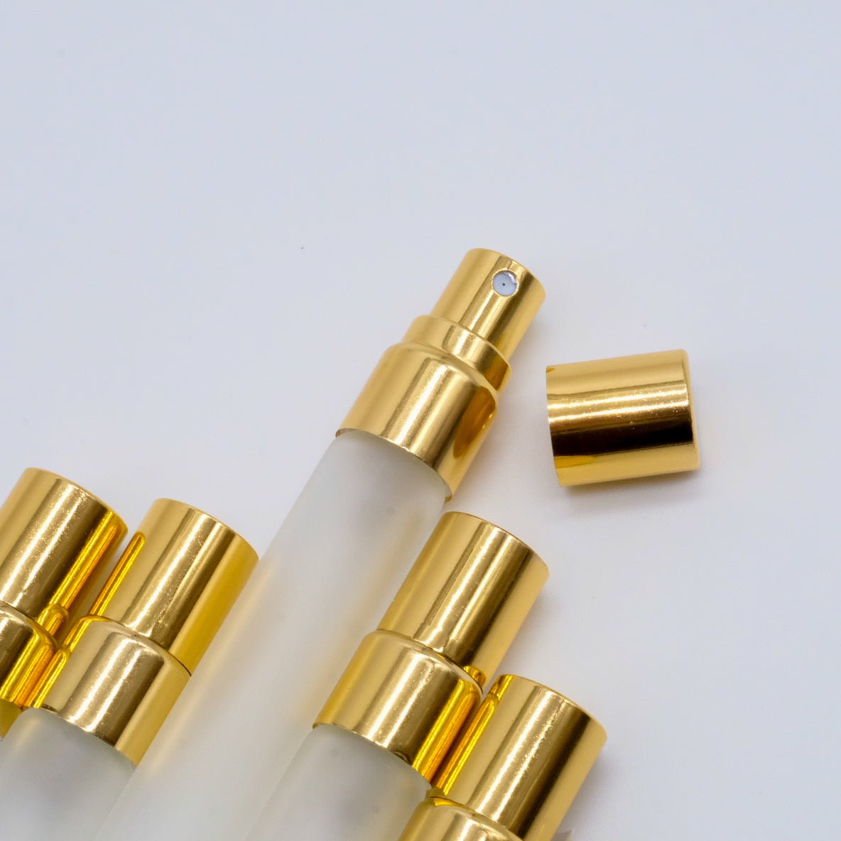 Vaporisateurs verre givré blanc avec bouchon doré – Paquet de 5 (5 ml ou 10 ml)