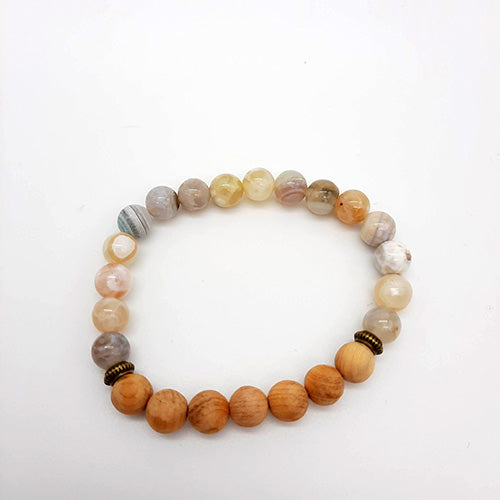 Collection de bracelets diffuseurs d'huiles essentielles en pierre volcanique et perles de bois, disponibles en plusieurs couleurs, parfaits pour assortir à votre style tout en profitant des bienfaits de l'aromathérapie.